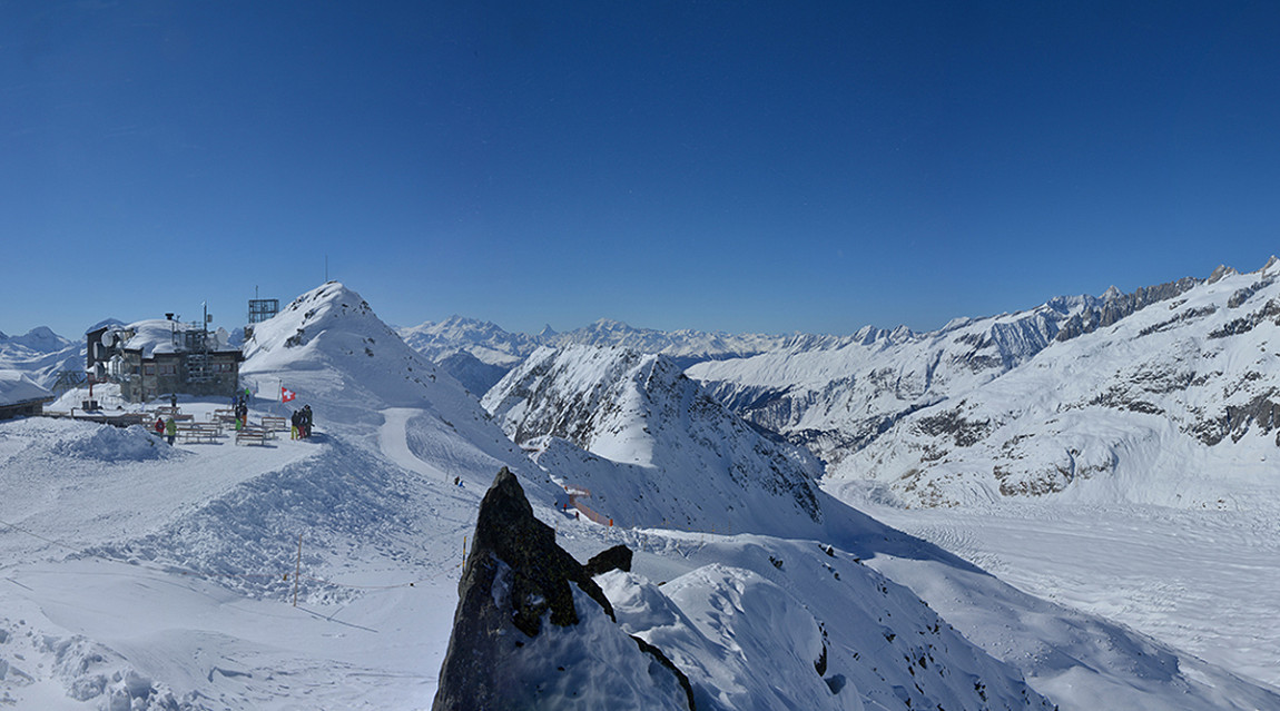 Skiing in Aletsch Arena