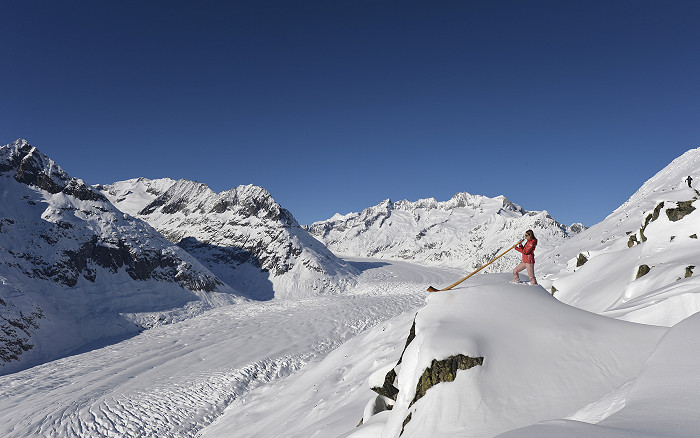 Skiing in Aletsch Arena