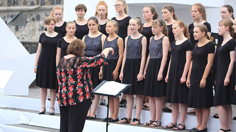 school choir tour group perform to a new audience in Europe